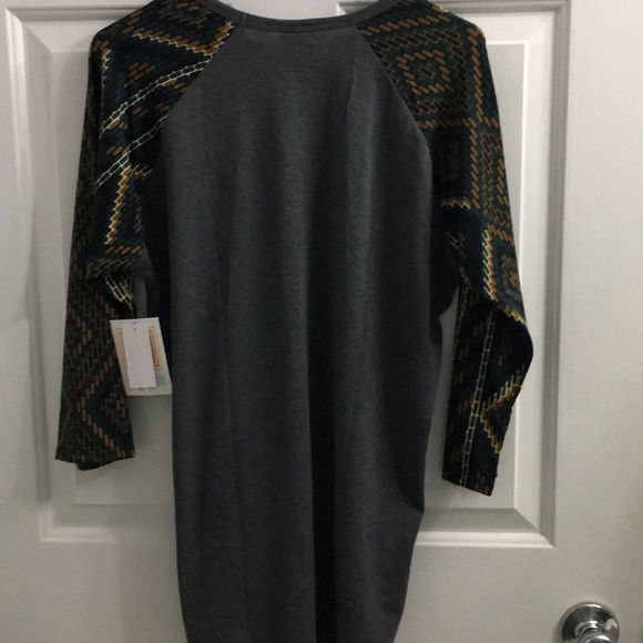🎉❤️BEAUTIFUL BNWT LULAROE MEDIUM RANDY TOP❤️🎉 - Picture 4 of 8